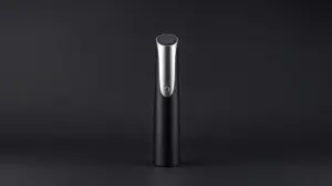 Fotografia profissional de um abridor de vinho elétrico, moderno e sofisticado, representando os melhores modelos para comprar.