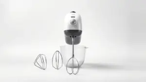 Fotografia profissional de uma batedeira portátil moderna e sem marca, representando os melhores modelos do mercado.