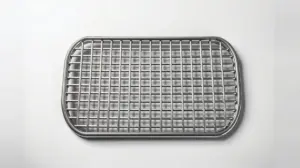 Fotografia profissional de uma grelha para churrasco tipo parrilla de inox, representando os melhores modelos do mercado.