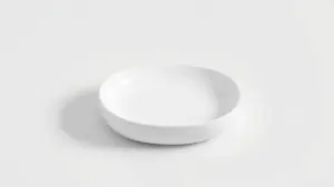 Fotografia profissional de uma saboneteira elegante e moderna em um banheiro, representando os melhores modelos para comprar.