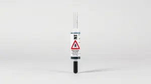Fotografia profissional de um veneno para formigas em gel, representando os melhores produtos para controle de pragas.