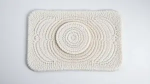 Fotografia profissional de um tapete para banheiro macio e absorvente, representando os melhores modelos para comprar.
