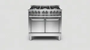 Fotografia profissional de um fogão industrial robusto em aço inox, representando os melhores modelos para cozinhas profissionais.