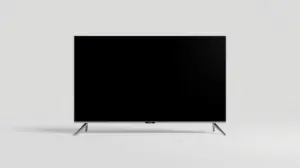 Fotografia profissional de uma TV 4K moderna e sem marca, com tela preta, representando os melhores televisores do mercado.