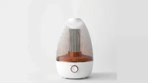 Fotografia profissional de um umidificador de ar moderno e sem marcas, representando os melhores modelos para melhorar a qualidade do ar em casa.