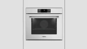 Fotografia profissional de um forno elétrico de embutir moderno e sem marca, simbolizando os melhores modelos para cozinhas planejadas.