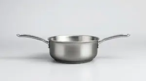 Fotografia profissional de uma moderna panela de indução, representando os melhores modelos para cozinhas contemporâneas e eficientes.