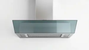 Fotografia profissional de uma coifa de ilha moderna em inox, representando os melhores modelos para comprar e instalar na sua cozinha.